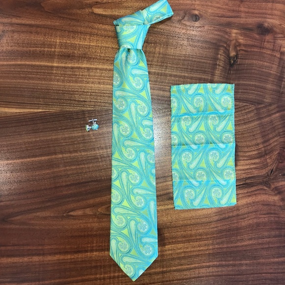 LIKE NEW Green Tie, Pocket Square & Cufflink Set - Picture 5 of 6